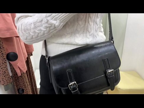 ❤️ Јавна мастурбација младе кучке ФералБерри са дилдом у соби за мерење Секс на sr.filmepornonline.ru ❤